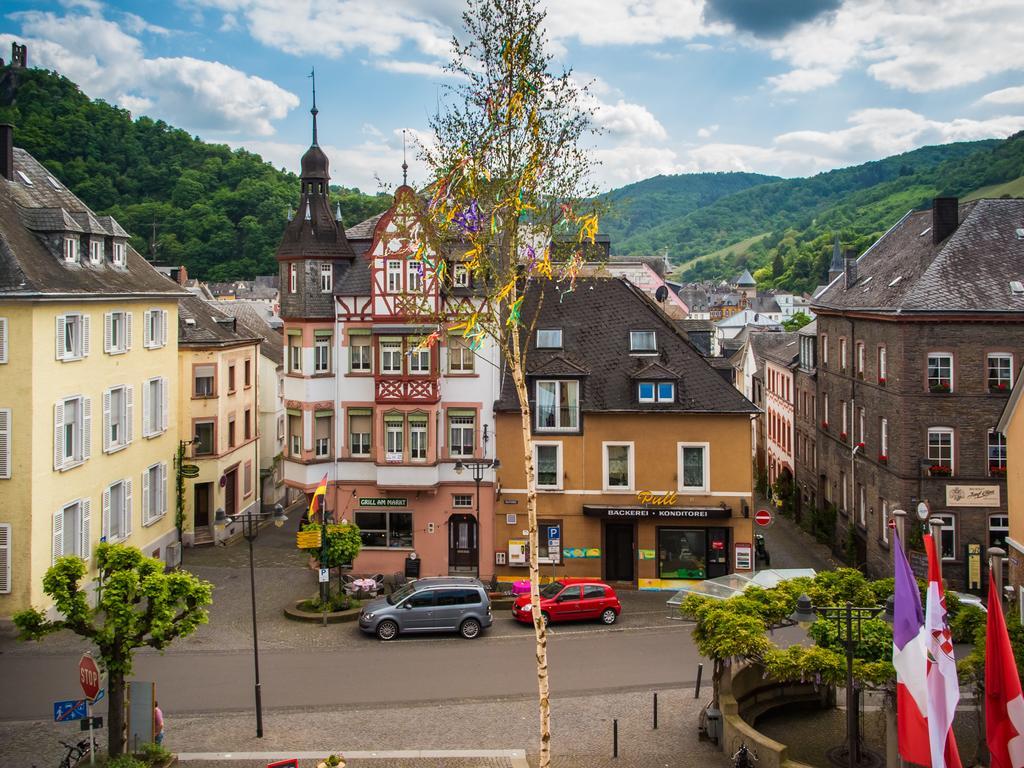 Zimmer Am Markt ทราเบิน-ทราร์บาค ภายนอก รูปภาพ